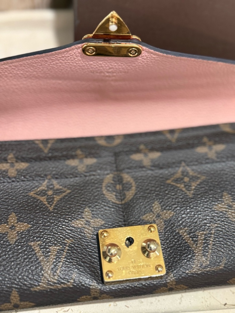 Louis Vuitton Pallas Wallet: Rose Ballerina - Picture 4 of 15
